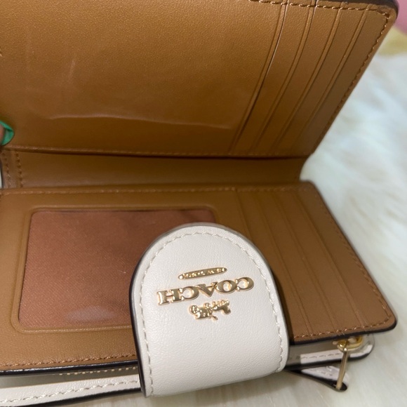 Coach Quilted Leather Wallet - Cream - Picture 3 of 5